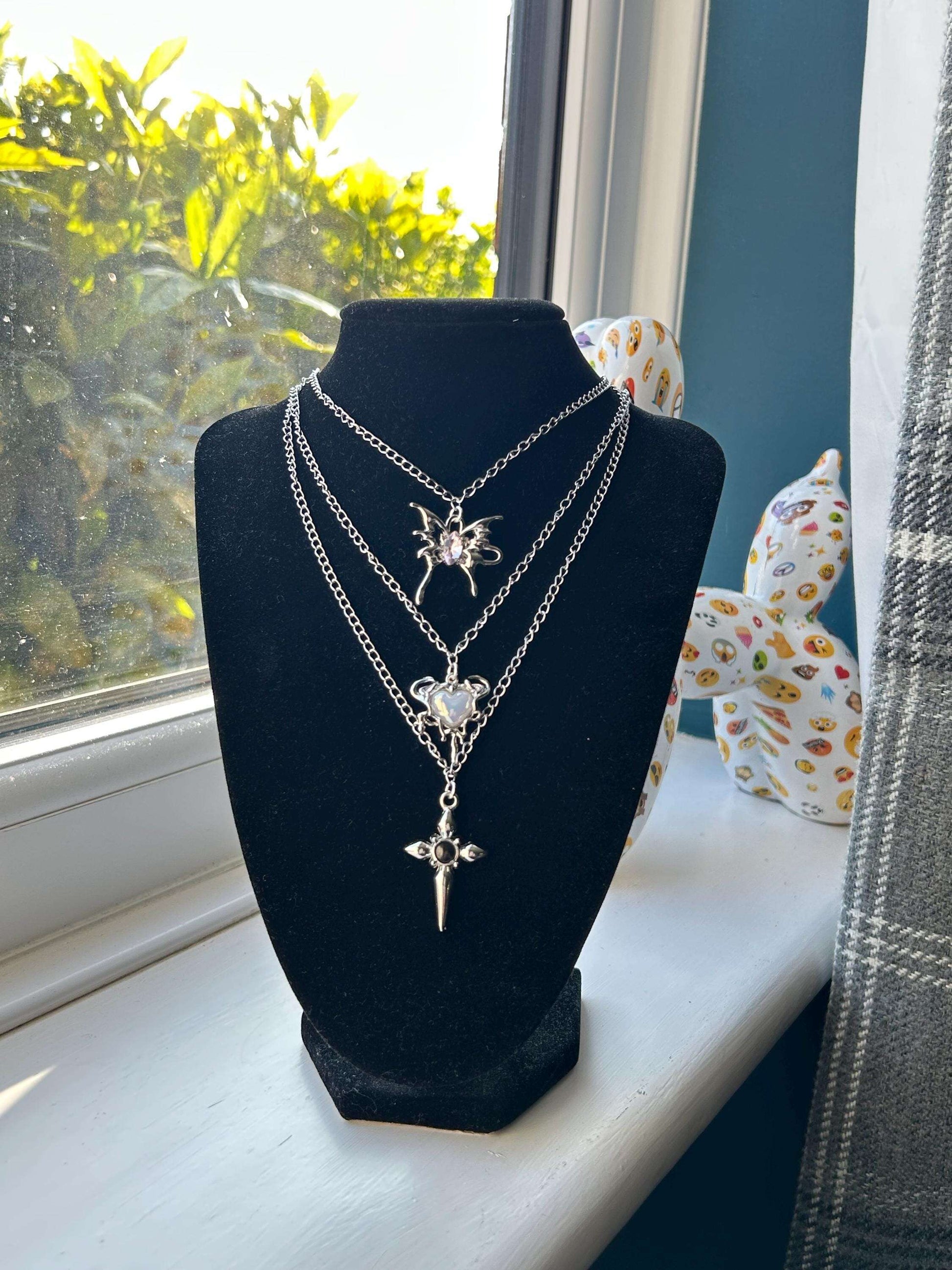 Absolutely Stunning Handmade Whimsical Necklaces 18” Heart Drip