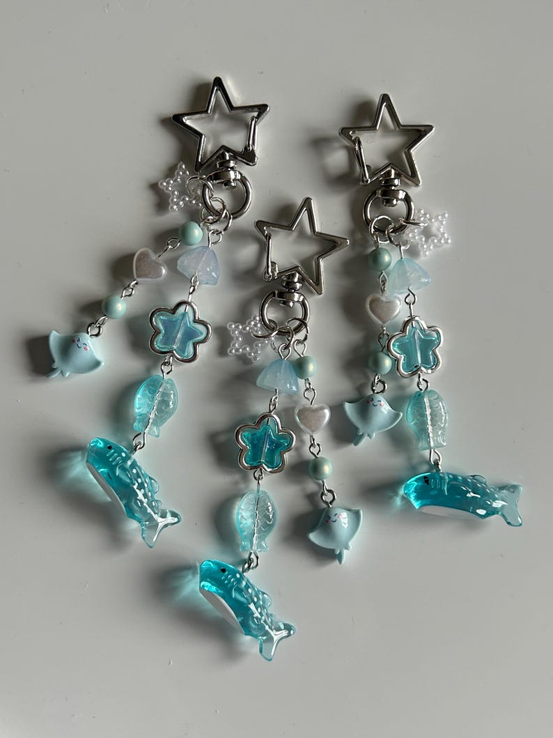 HANDMADE Cute Kawaii whale shark keychain, beaded accessories, aesthetic, kawaii keychain, cute bag charm, cutecore,stingray keychain