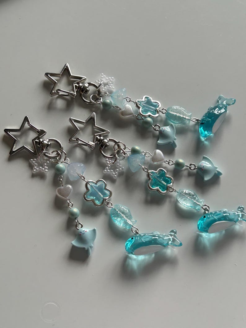 HANDMADE Cute Kawaii whale shark keychain, beaded accessories, aesthetic, kawaii keychain, cute bag charm, cutecore,stingray keychain
