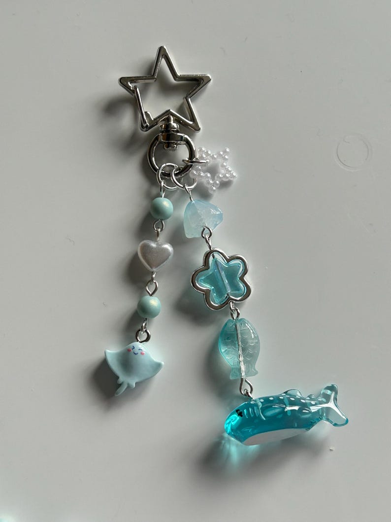 HANDMADE Cute Kawaii whale shark keychain, beaded accessories, aesthetic, kawaii keychain, cute bag charm, cutecore,stingray keychain