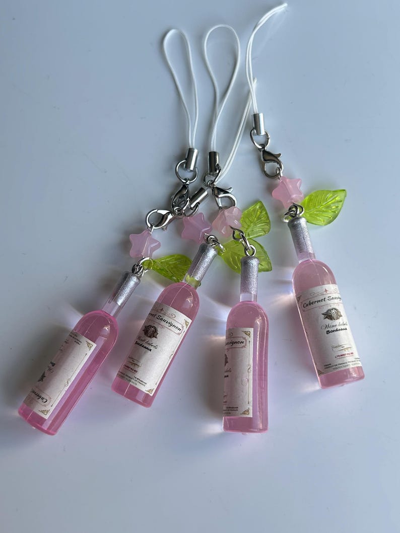 HANDMADE Cute Kawaii Pink Rosé bottle Phone charm, Beaded Jewelry, beaded accessories, aesthetic, pastel pink phone charm, drink charm