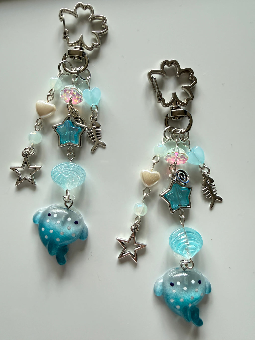 Handmade Kawaii Manta Ray Keychain – Y2K Beaded Bag Charm, Ocean Aesthetic Cute Phone Charm, Pastel Fish Charm