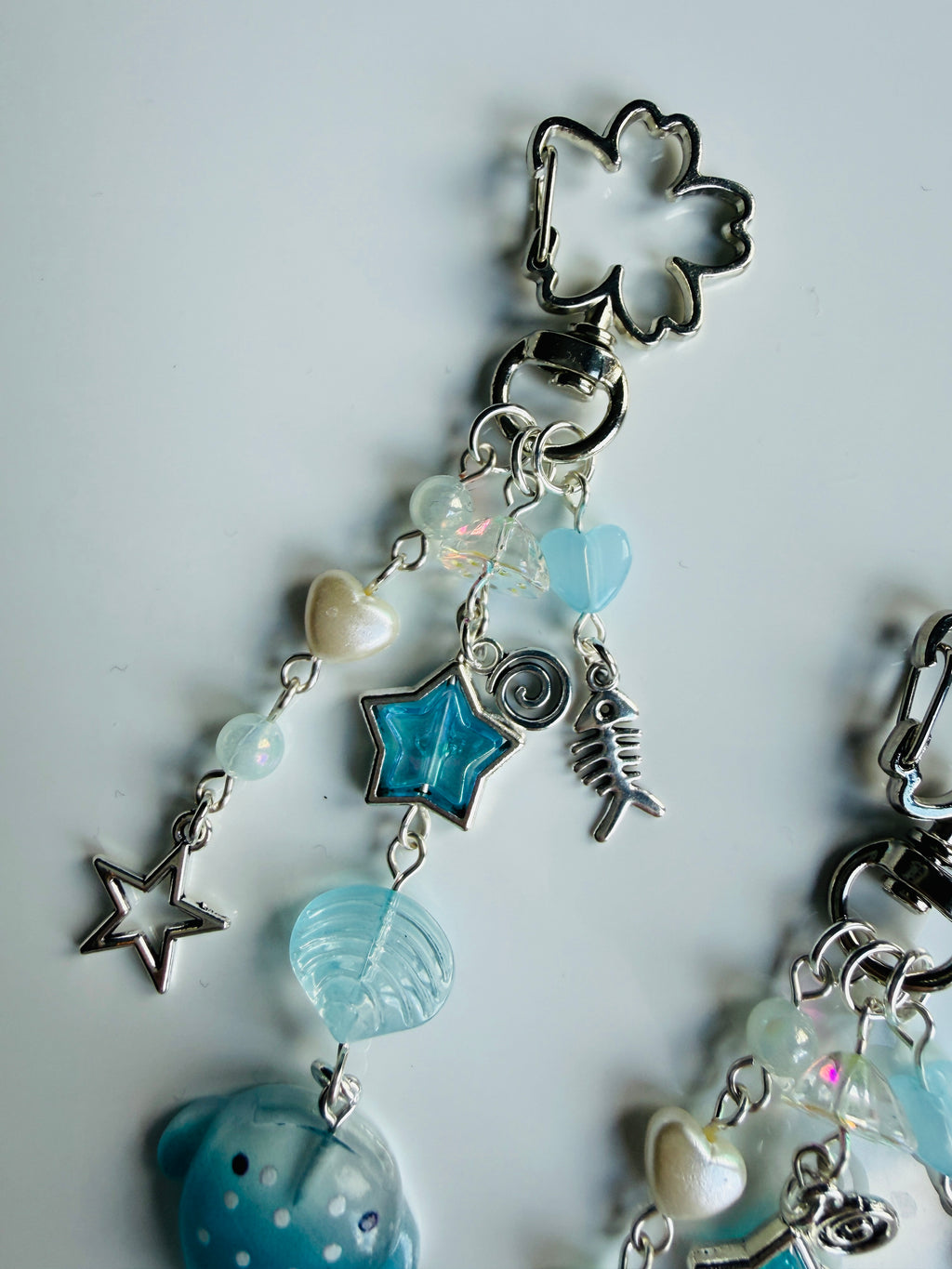 Handmade Kawaii Manta Ray Keychain – Y2K Beaded Bag Charm, Ocean Aesthetic Cute Phone Charm, Pastel Fish Charm