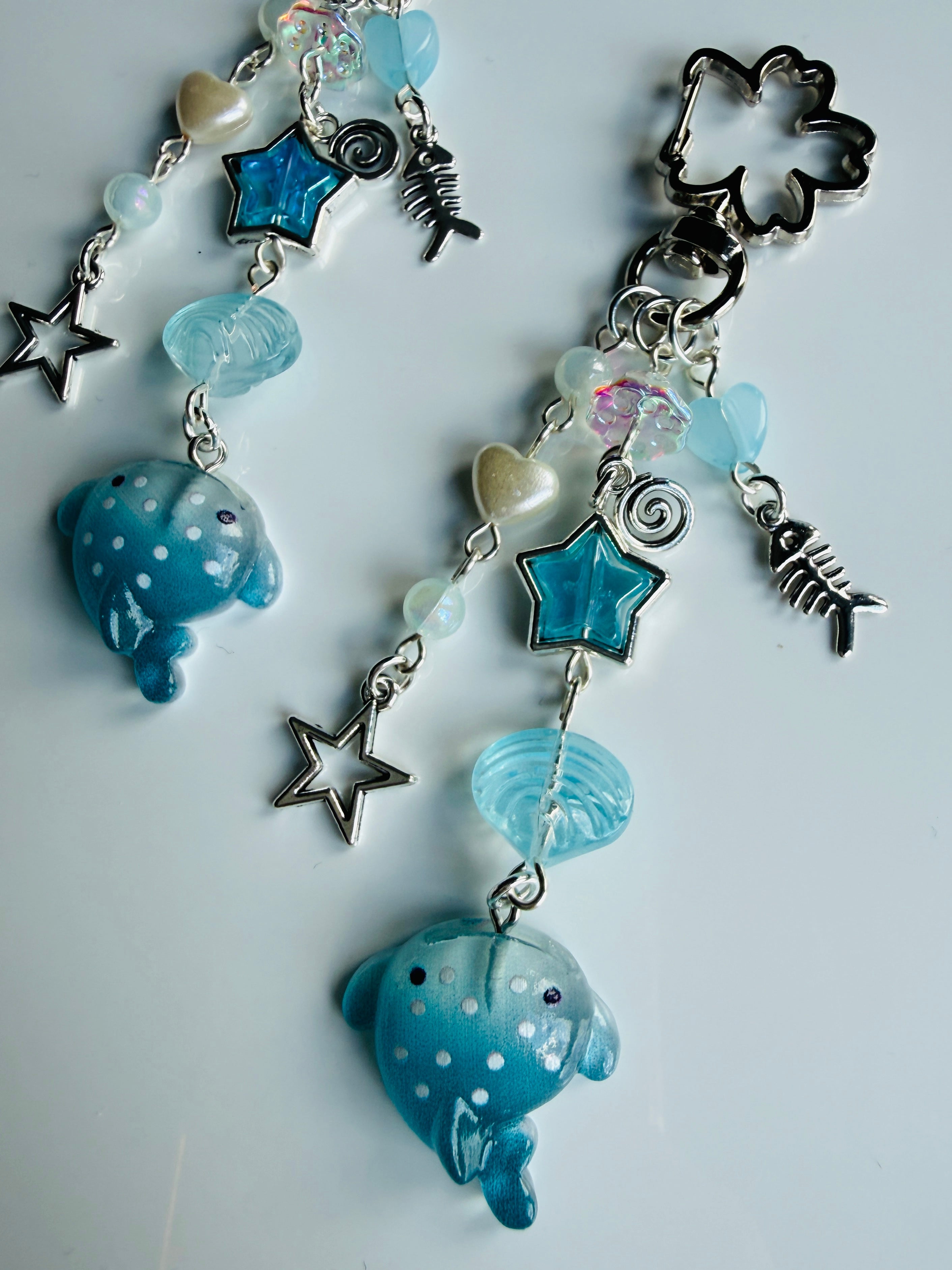 Handmade Kawaii Manta Ray Keychain – Y2K Beaded Bag Charm, Ocean Aesthetic Cute Phone Charm, Pastel Fish Charm