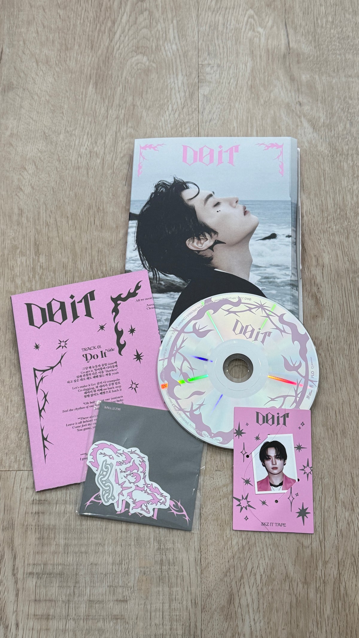 Stray Kids SKZ IT TAPE ‘DO IT’ Accordion Ver. – Lee Know | Official K-Pop Album – No Photocard