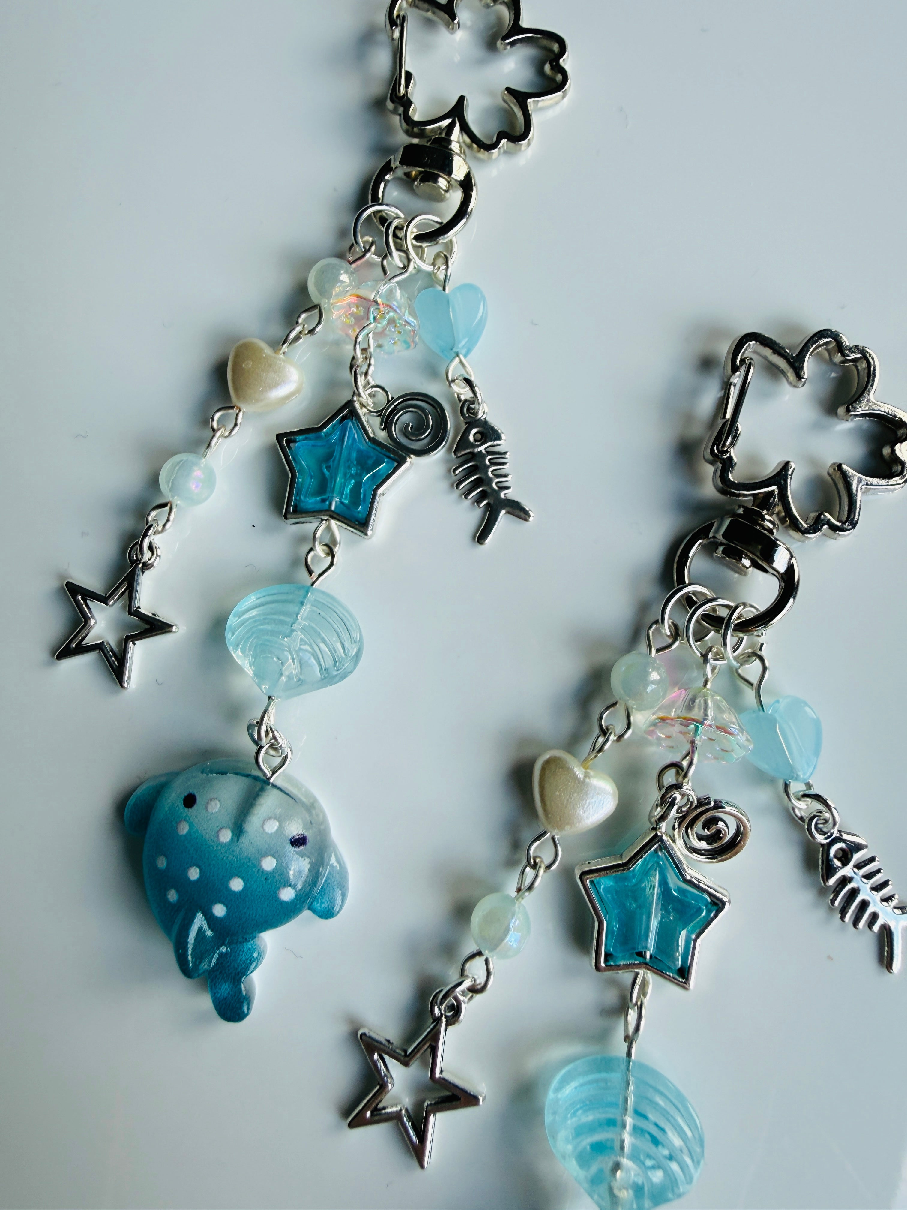 Handmade Kawaii Manta Ray Keychain – Y2K Beaded Bag Charm, Ocean Aesthetic Cute Phone Charm, Pastel Fish Charm
