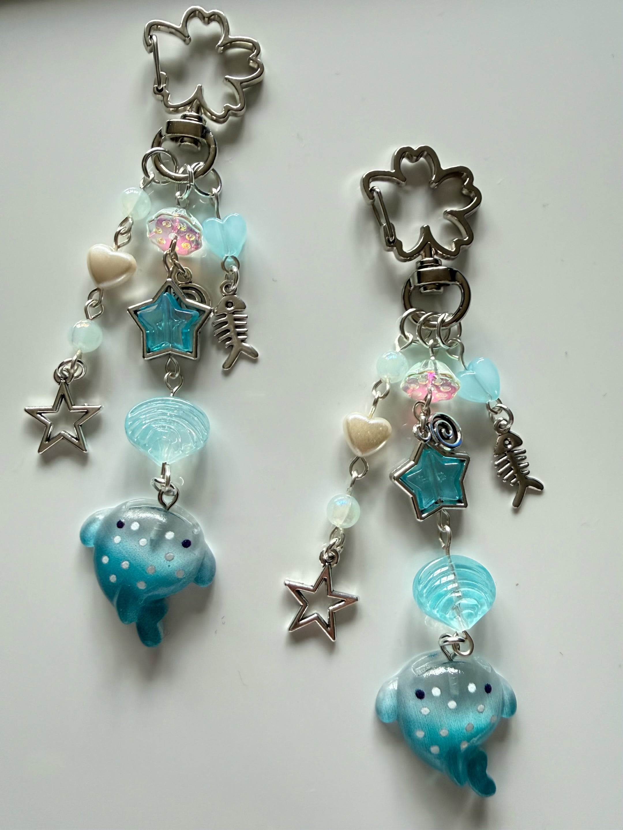 Handmade Kawaii Manta Ray Keychain – Y2K Beaded Bag Charm, Ocean Aesthetic Cute Phone Charm, Pastel Fish Charm