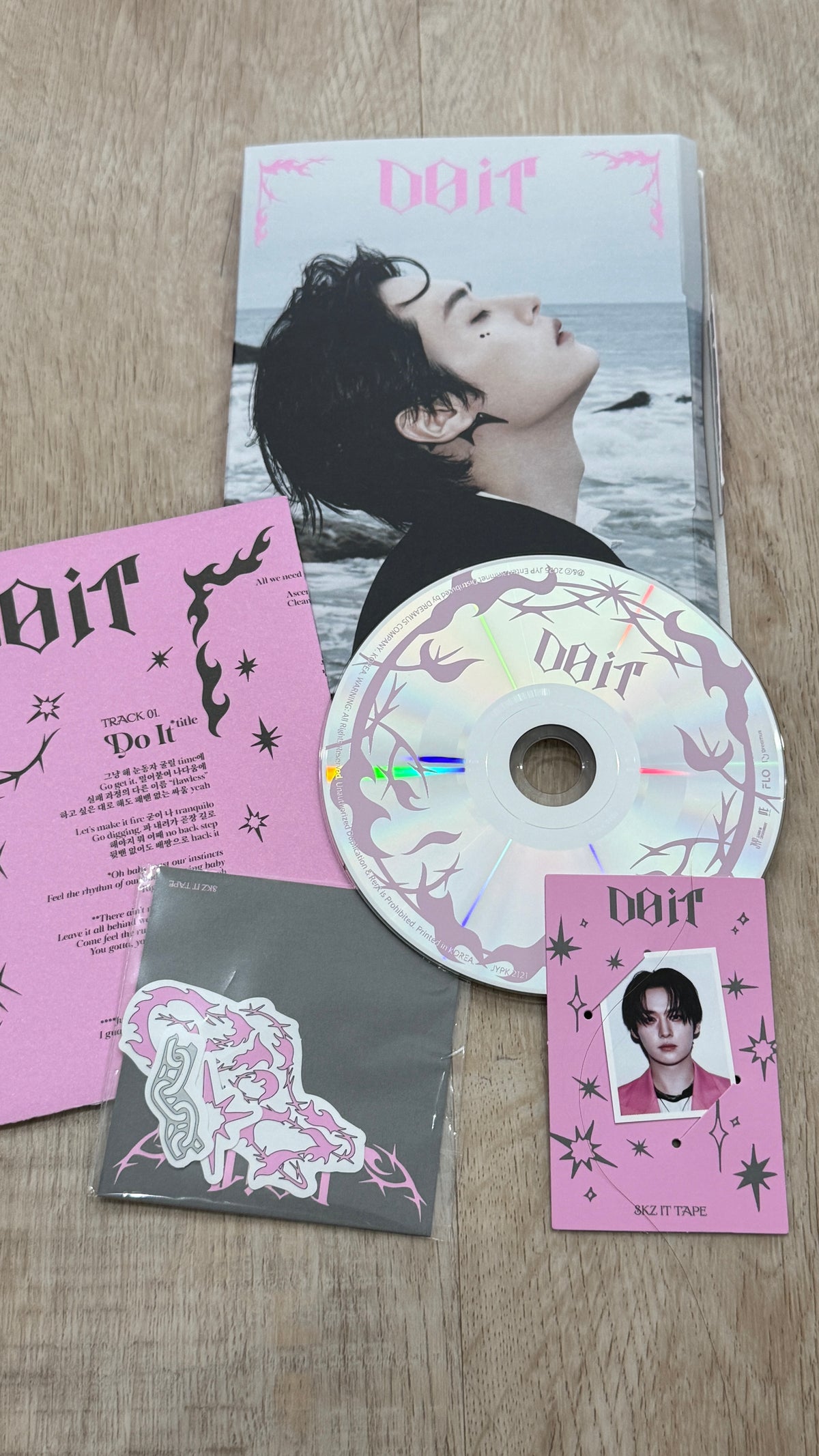 Stray Kids SKZ IT TAPE ‘DO IT’ Accordion Ver. – Lee Know | Official K-Pop Album – No Photocard