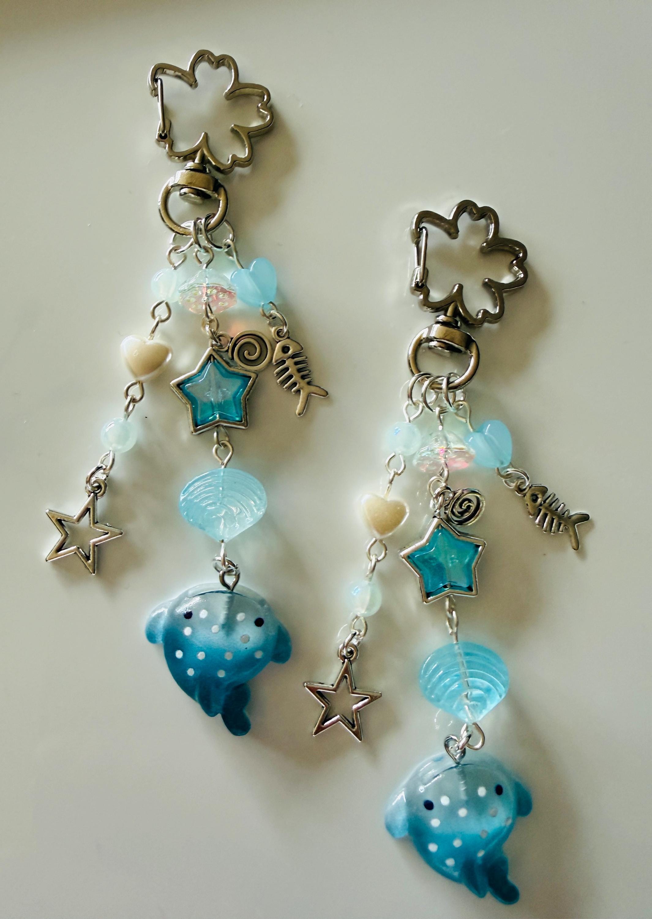 Handmade Kawaii Manta Ray Keychain – Y2K Beaded Bag Charm, Ocean Aesthetic Cute Phone Charm, Pastel Fish Charm