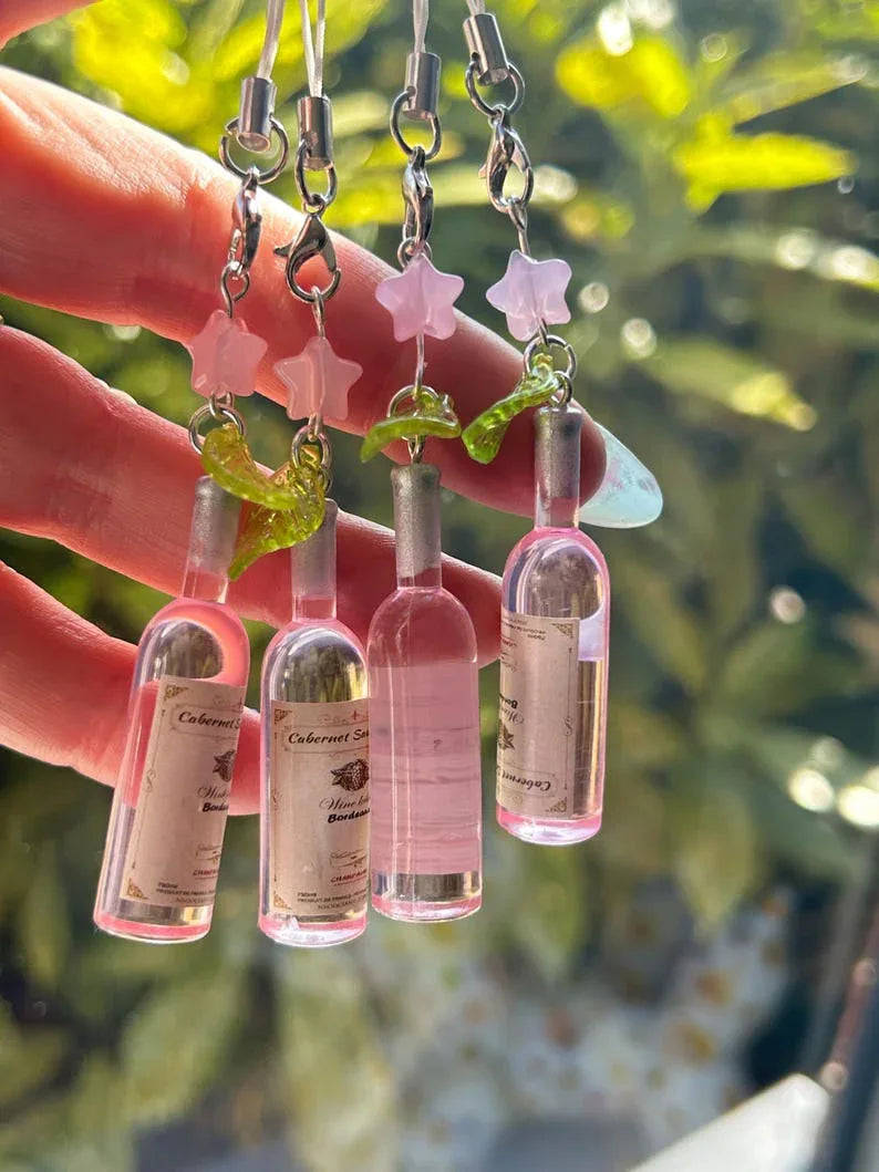 Handmade Cute Kawaii Pink Rosé bottle Phone charm, Beaded Jewelry, beaded accessories, aesthetic, pastel pink phone charm, drink charm Beadsbylillixx