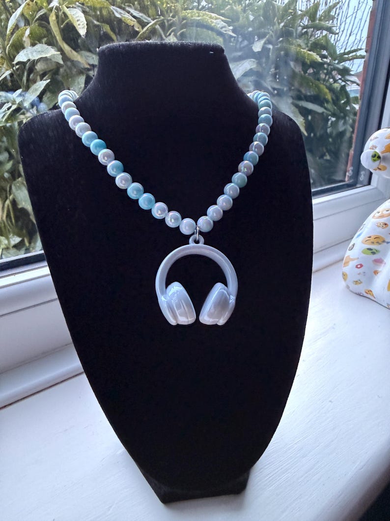 Handmade Kawaii Headphones Necklace Beadsbylillixx