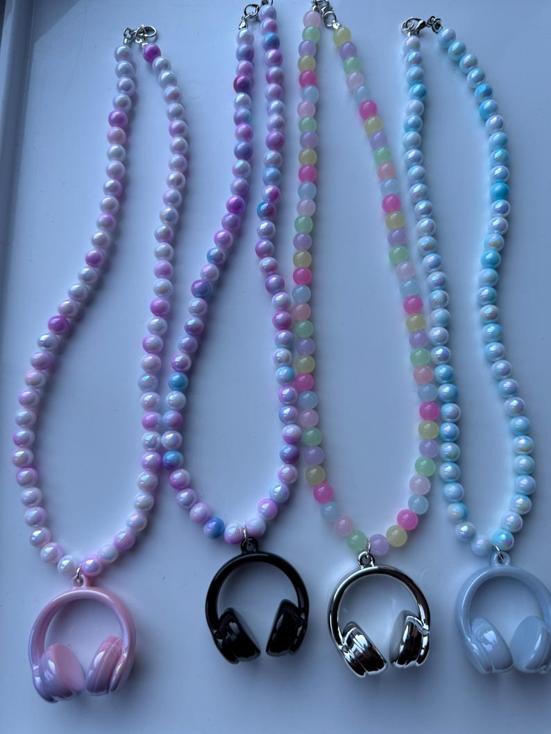 Handmade Kawaii Headphones Necklace Beadsbylillixx