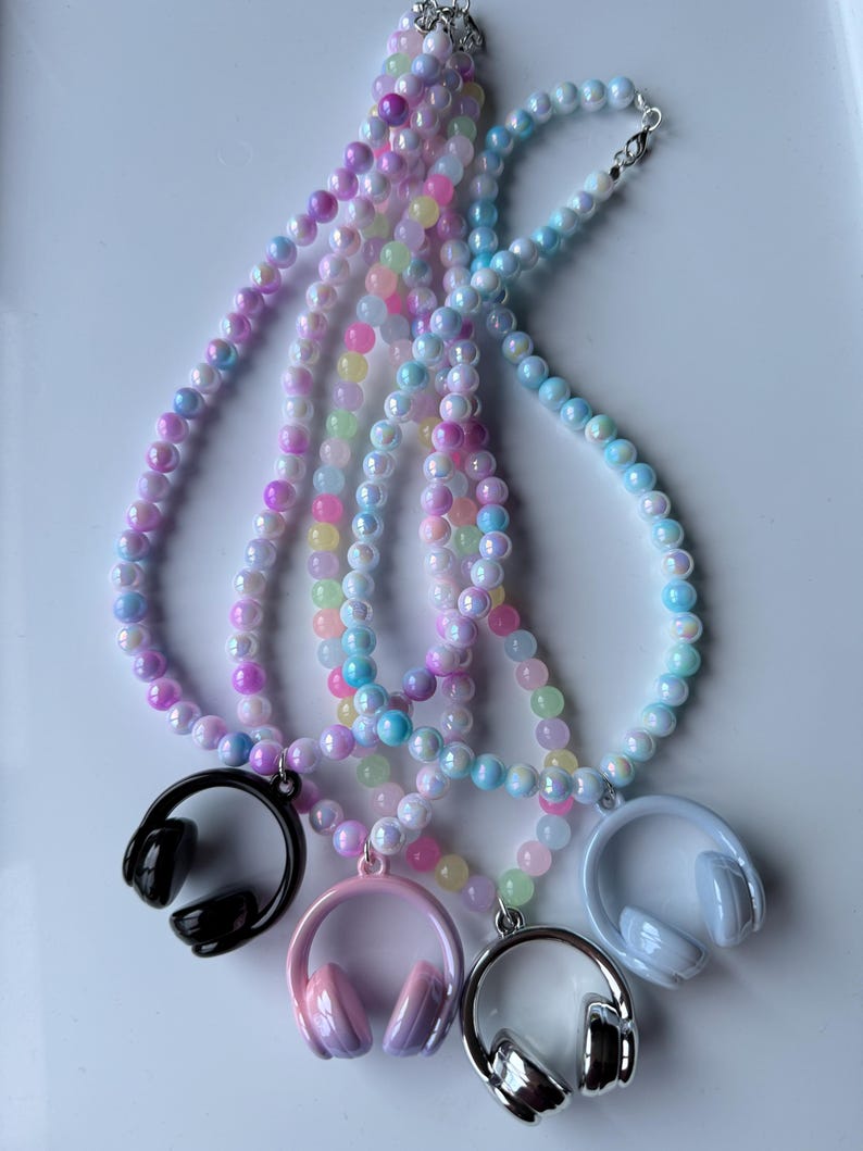 Handmade Kawaii Headphones Necklace Beadsbylillixx