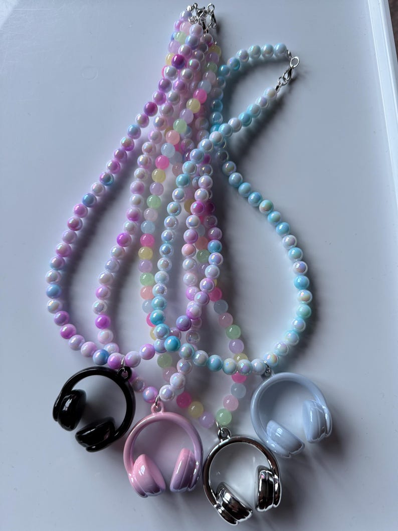Handmade Kawaii Headphones Necklace Beadsbylillixx