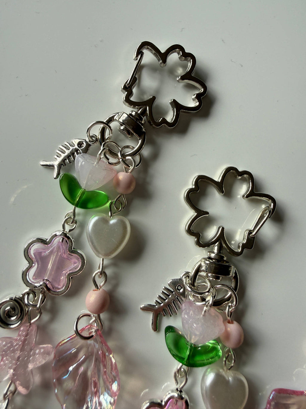 Handmade Kawaii Stingray Keychain – Y2K Beaded Bag Charm, Ocean Aesthetic Cute Phone Charm, Pastel Fish Charm Beadsbylillixx
