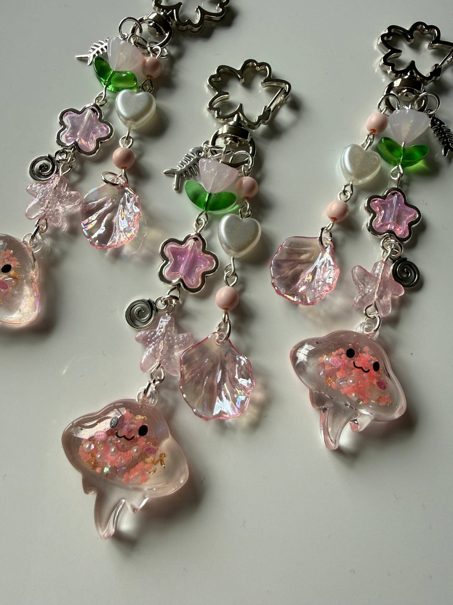 Handmade Kawaii Stingray Keychain – Y2K Beaded Bag Charm, Ocean Aesthetic Cute Phone Charm, Pastel Fish Charm Beadsbylillixx