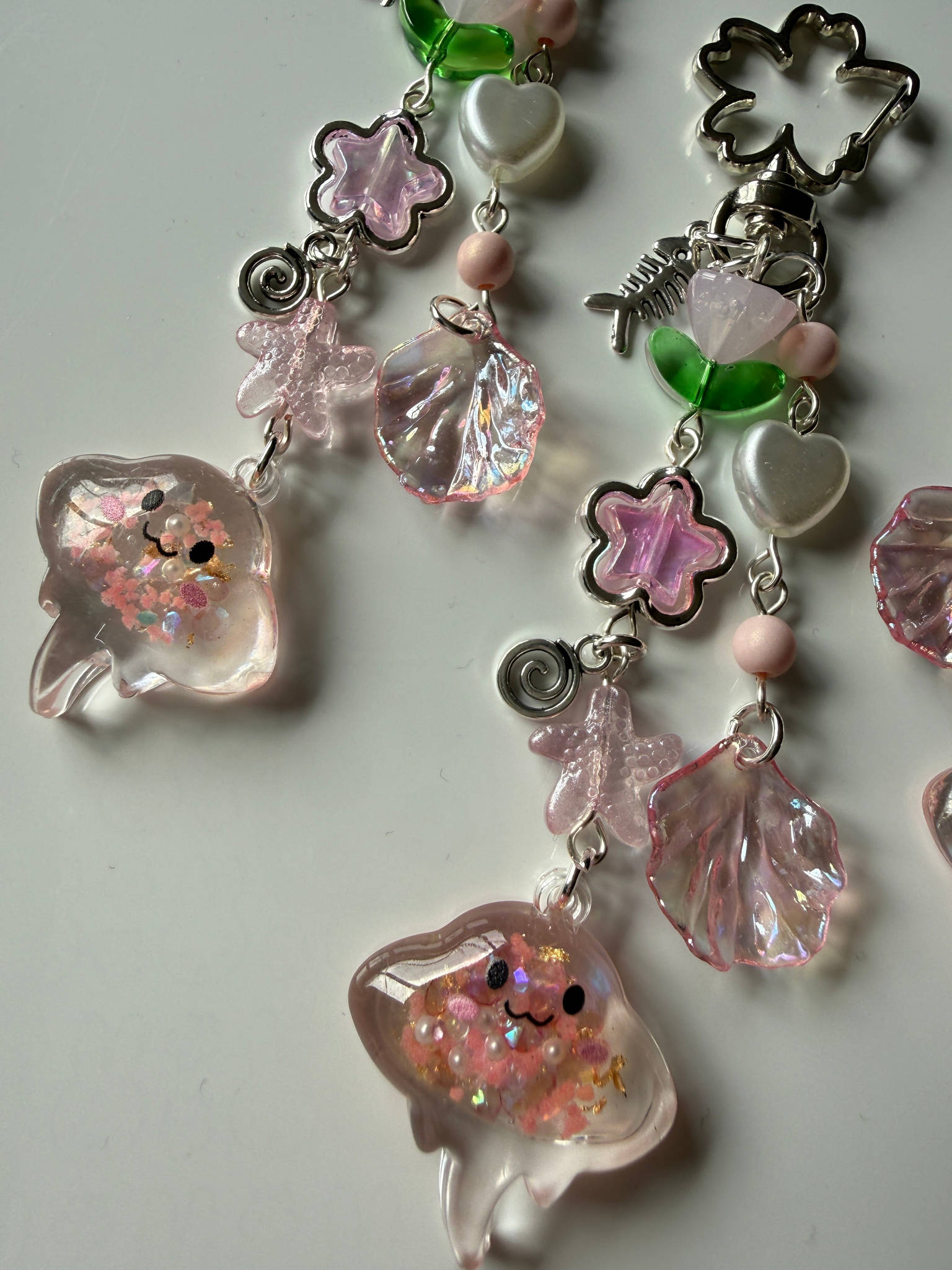 Handmade Kawaii Stingray Keychain – Y2K Beaded Bag Charm, Ocean Aesthetic Cute Phone Charm, Pastel Fish Charm Beadsbylillixx