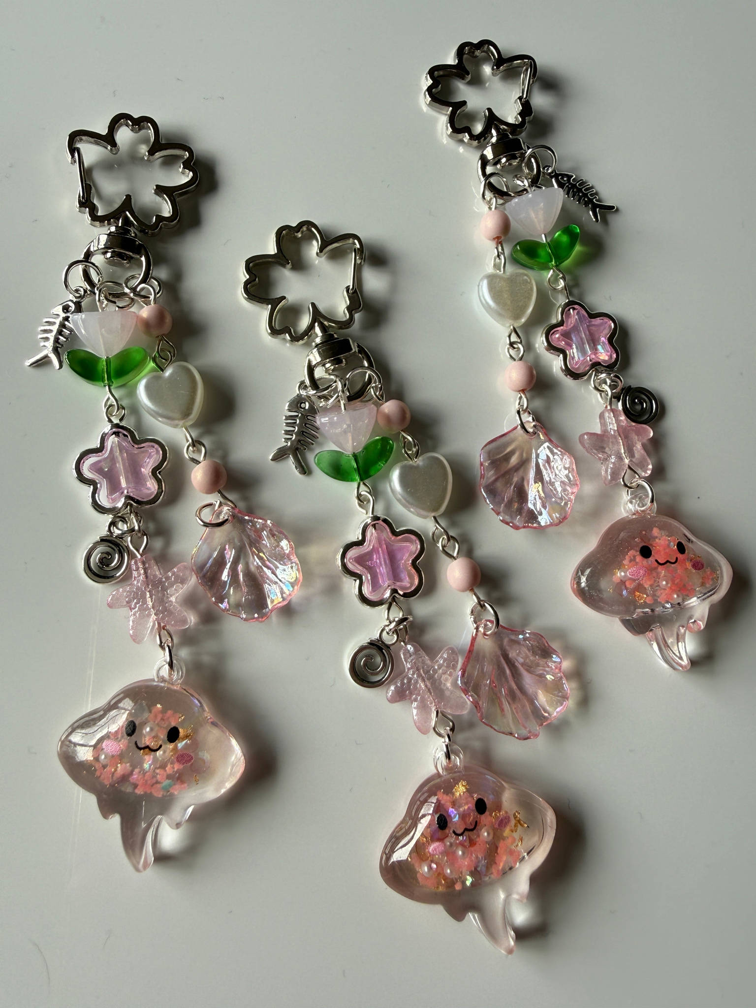 Handmade Kawaii Stingray Keychain – Y2K Beaded Bag Charm, Ocean Aesthetic Cute Phone Charm, Pastel Fish Charm Beadsbylillixx