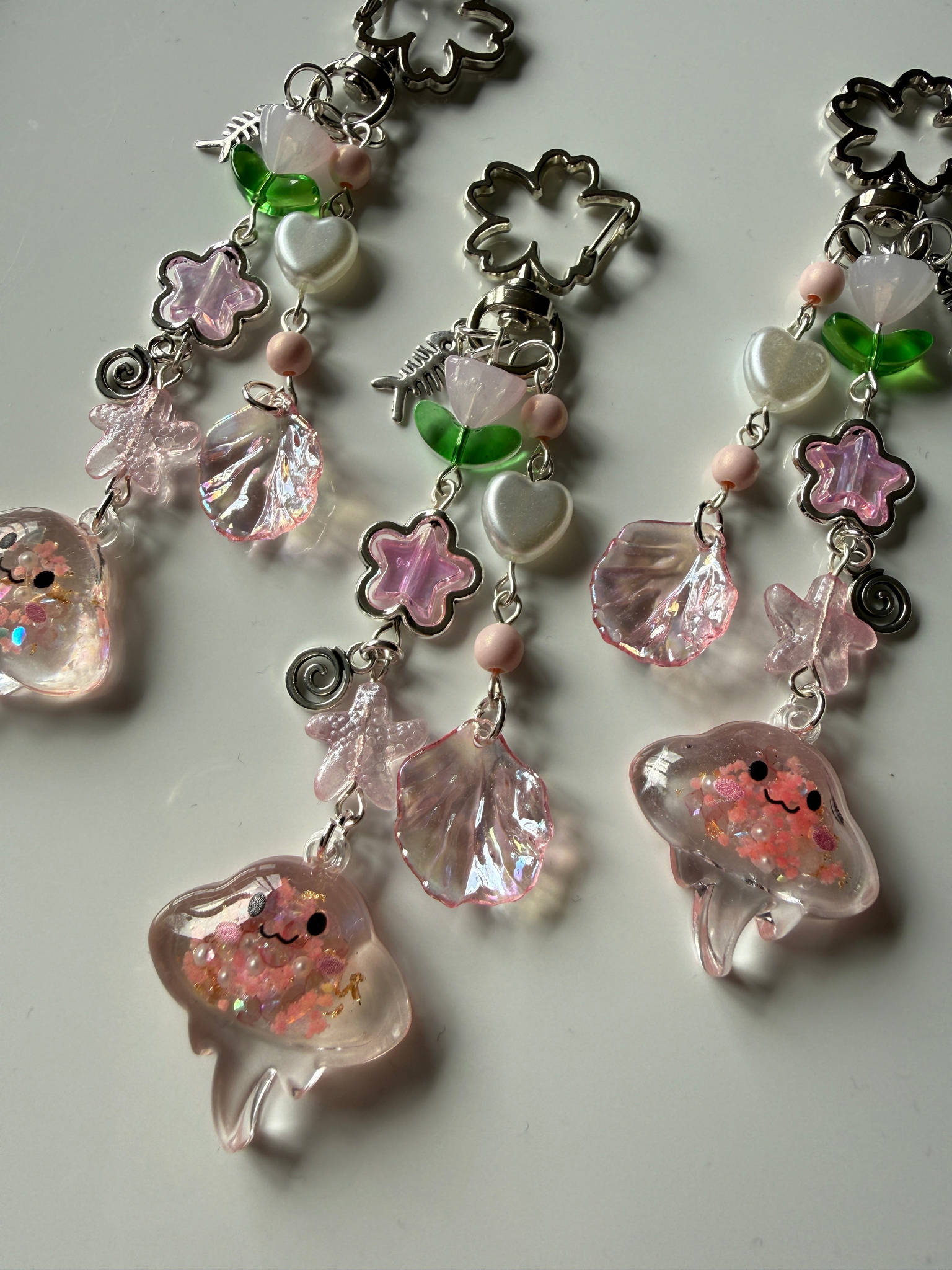 Handmade Kawaii Stingray Keychain – Y2K Beaded Bag Charm, Ocean Aesthetic Cute Phone Charm, Pastel Fish Charm Beadsbylillixx