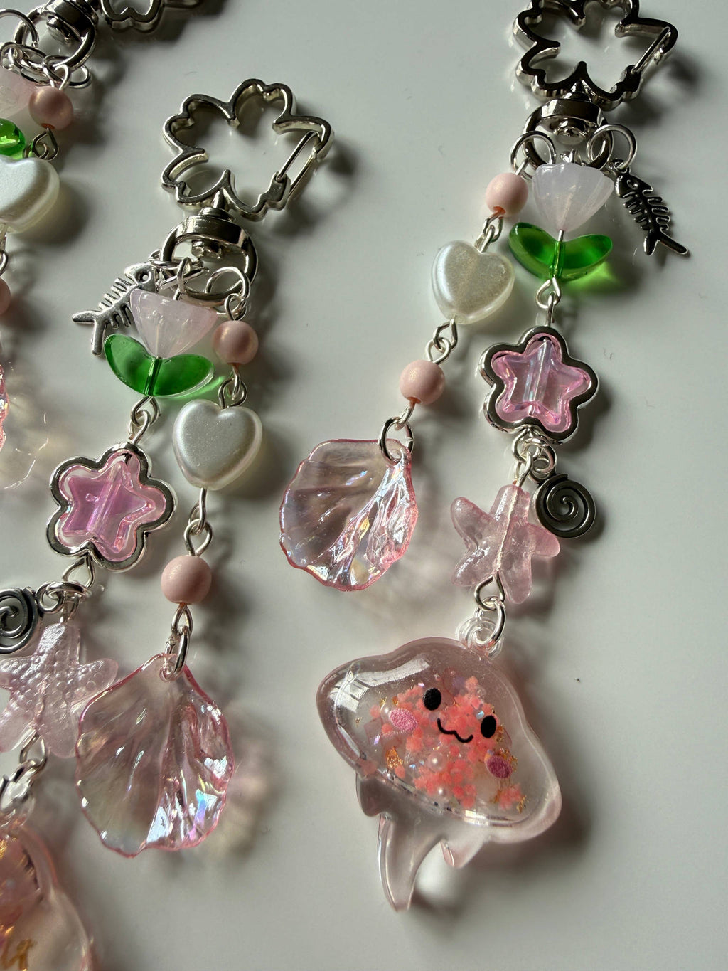Handmade Kawaii Stingray Keychain – Y2K Beaded Bag Charm, Ocean Aesthetic Cute Phone Charm, Pastel Fish Charm Beadsbylillixx