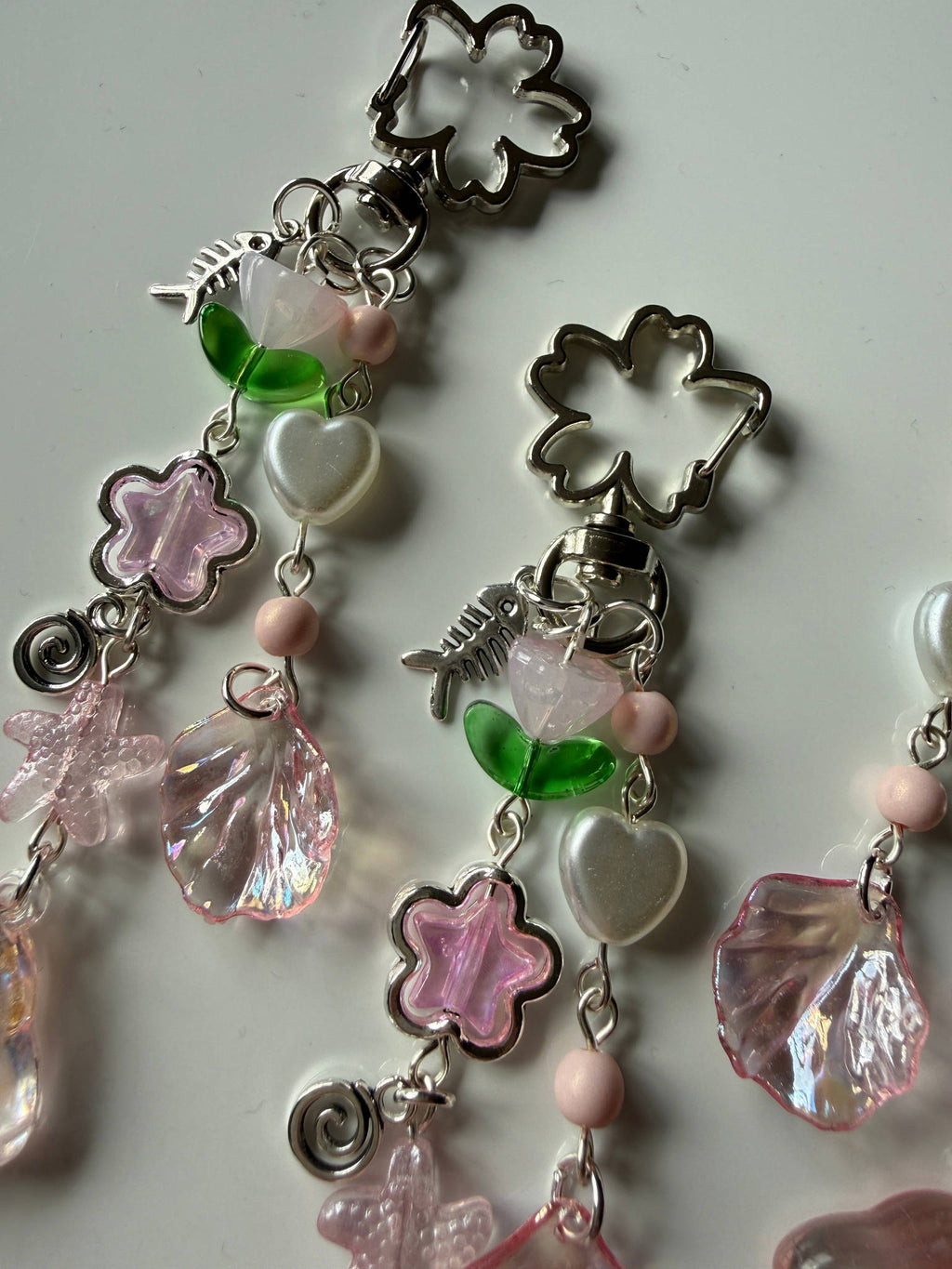 Handmade Kawaii Stingray Keychain – Y2K Beaded Bag Charm, Ocean Aesthetic Cute Phone Charm, Pastel Fish Charm Beadsbylillixx