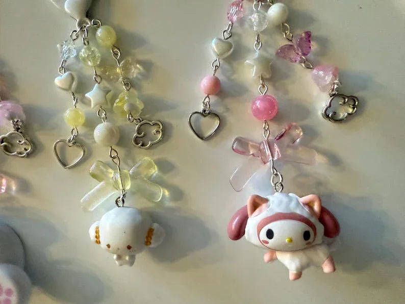 Handmade Sanrio Gashapon machine Keychains, beaded keyring, sanriocore Beadsbylillixx