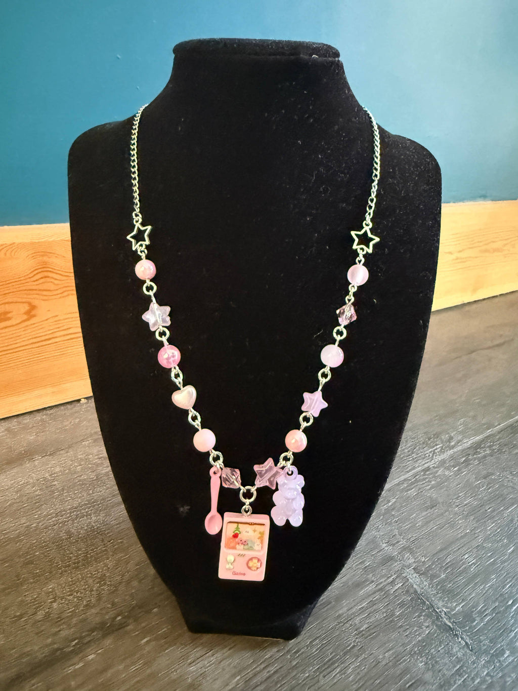 Kawaii Gamer Girl Pink Necklace, Pastel Y2K Charm Necklace, Cute Beaded Jewellery, Retro Game Console Pendant Beadsbylillixx