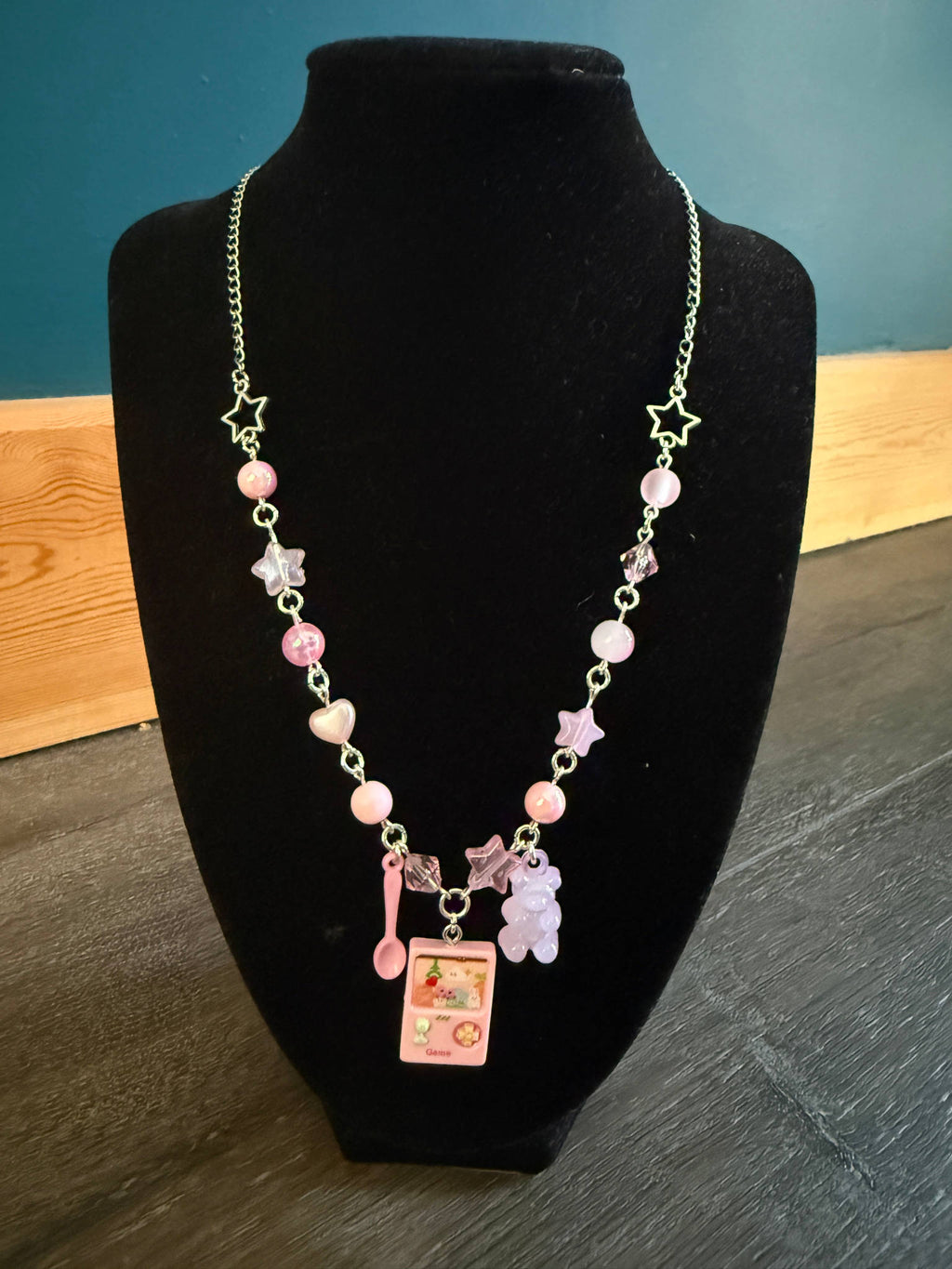 Kawaii Gamer Girl Pink Necklace, Pastel Y2K Charm Necklace, Cute Beaded Jewellery, Retro Game Console Pendant Beadsbylillixx
