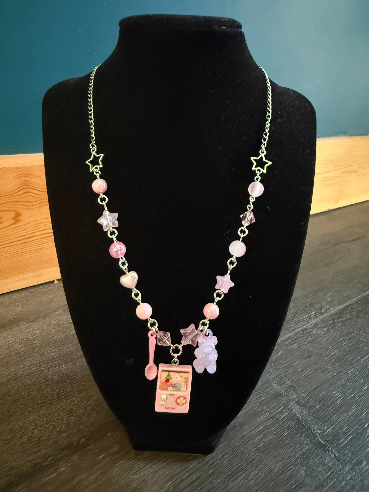 Kawaii Gamer Girl Pink Necklace, Pastel Y2K Charm Necklace, Cute Beaded Jewellery, Retro Game Console Pendant Beadsbylillixx