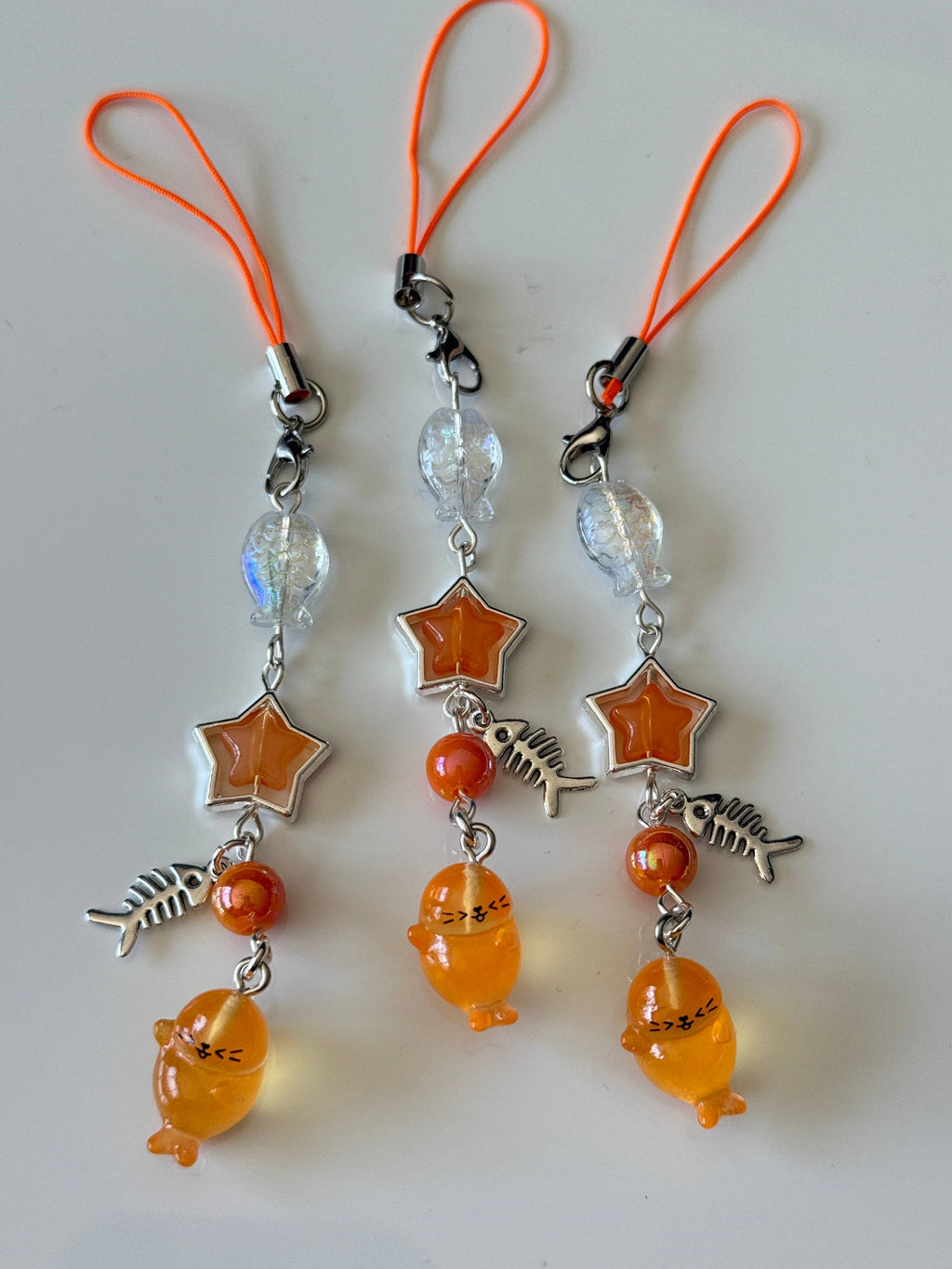 Kawaii Orange Seal Charm Phone Strap – Cute Ocean Animal Beaded Charm, Y2K Kawaii Phone Accessory, Star & Fishbone Charm Keychain Beadsbylillixx