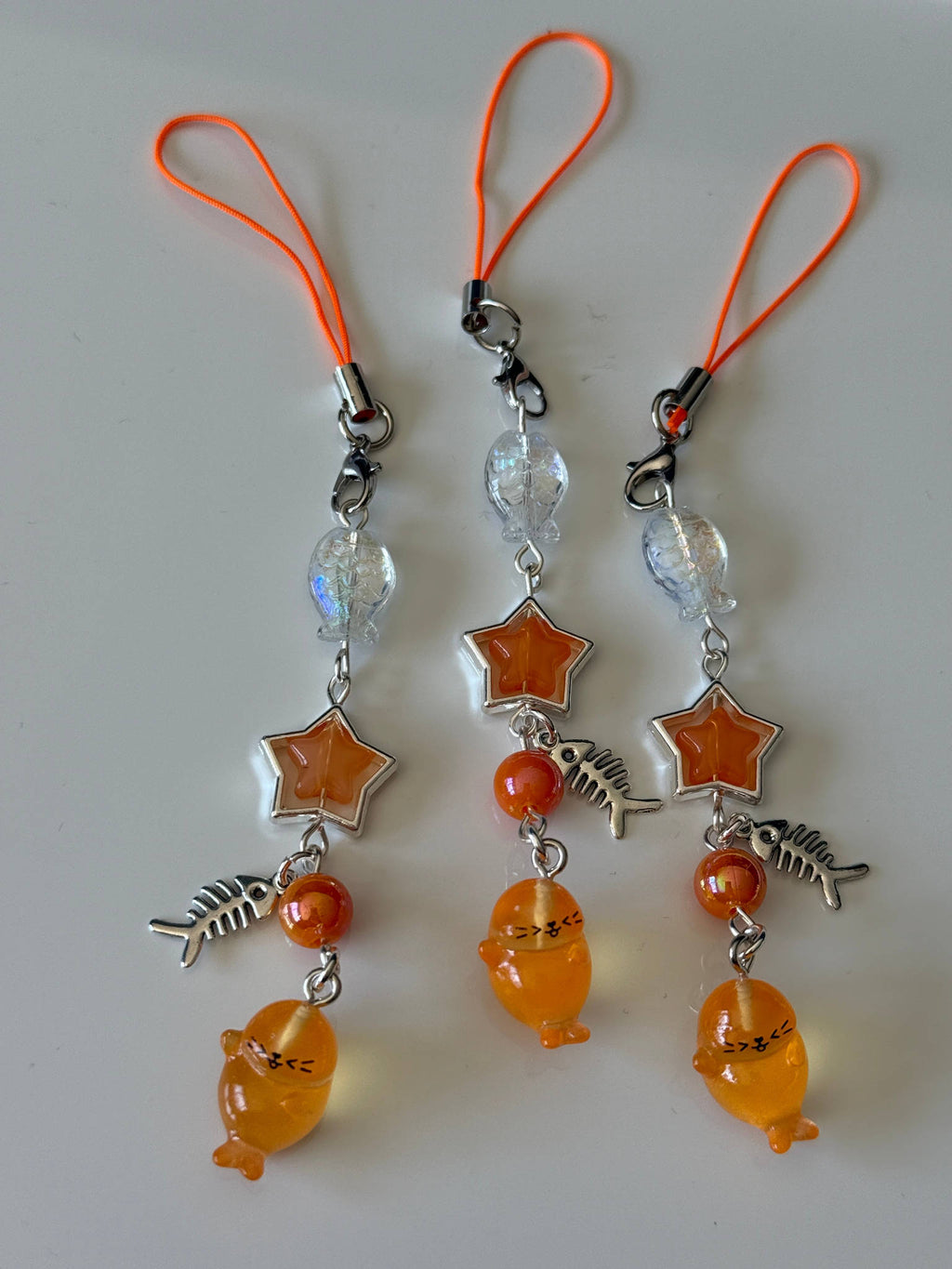 Kawaii Orange Seal Charm Phone Strap – Cute Ocean Animal Beaded Charm, Y2K Kawaii Phone Accessory, Star & Fishbone Charm Keychain Beadsbylillixx