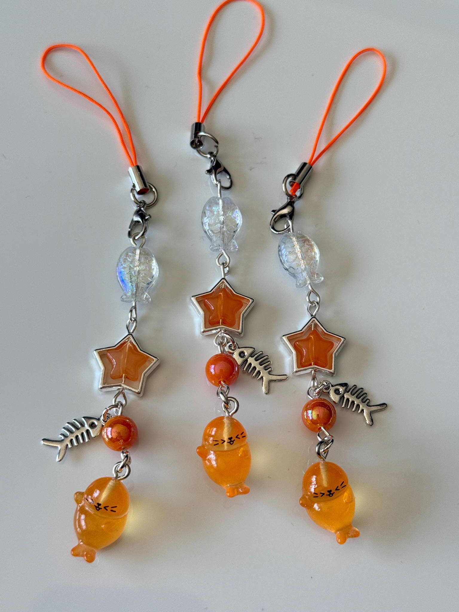 Kawaii Orange Seal Charm Phone Strap – Cute Ocean Animal Beaded Charm, Y2K Kawaii Phone Accessory, Star & Fishbone Charm Keychain Beadsbylillixx
